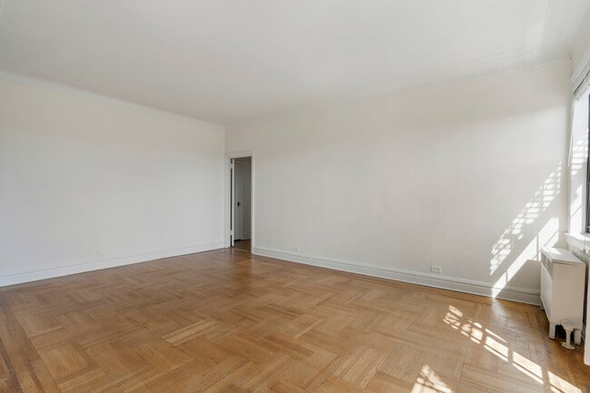 Building Photo - 14 N Chatsworth Ave