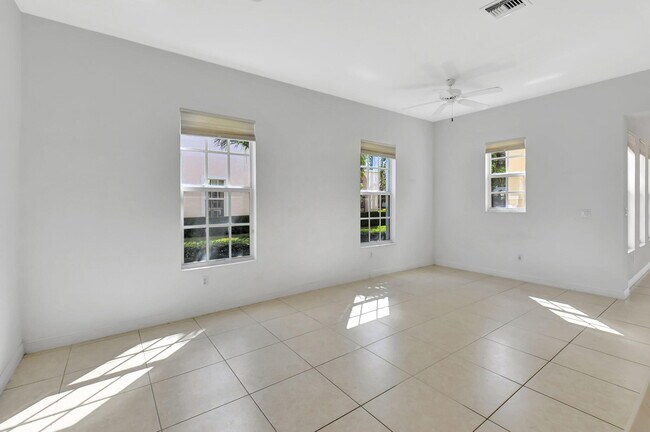 Building Photo - 838 NW 83rd Ln