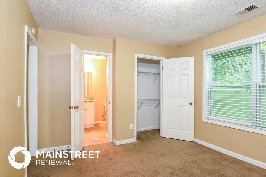 Building Photo - 746 Peteywood Dr