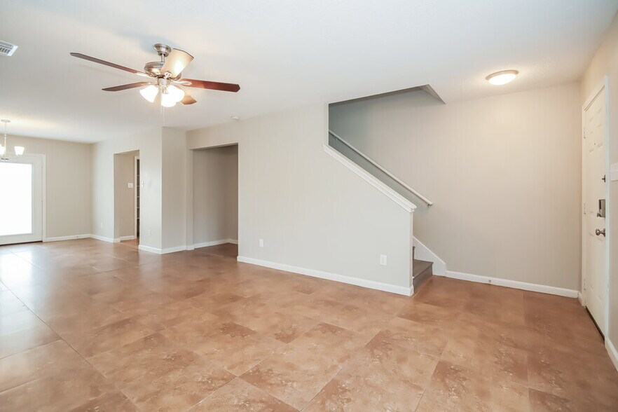 Building Photo - 1711 Oak Ridge Dr