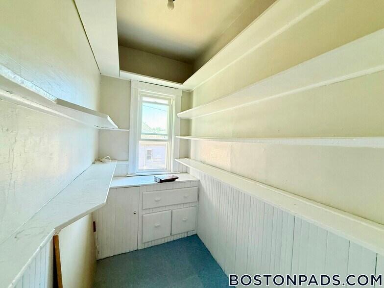 Building Photo - 348 Faneuil St