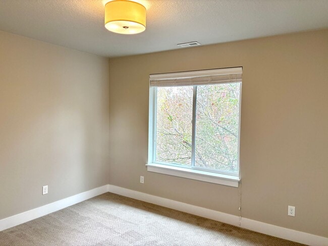 Building Photo - St. Johns Modern Build with Fenced Backyar...