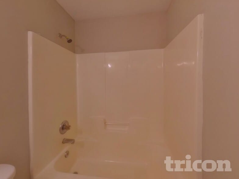 Building Photo - 527 W Saddletree Dr