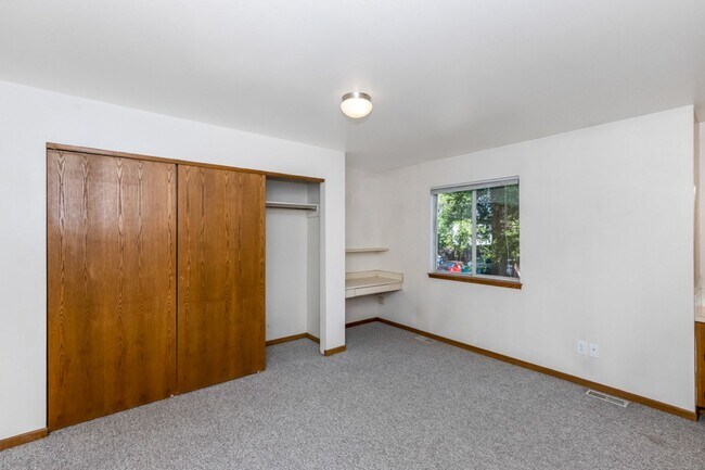 Building Photo - 1117 11th Ave