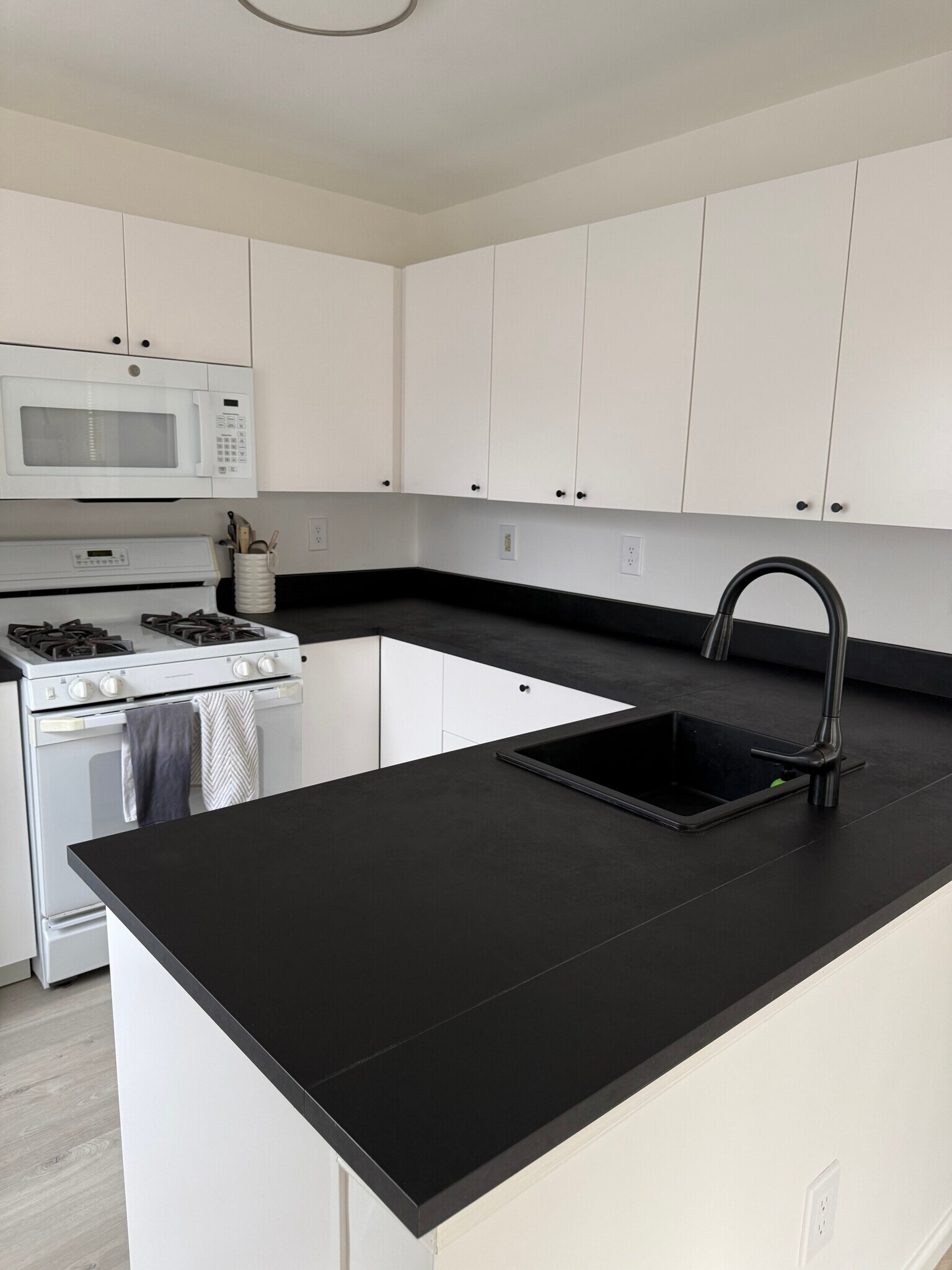 Kitchen - 121 Timberbrook Ln