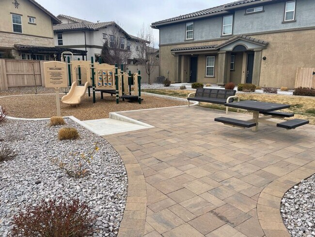 Building Photo - Two Bedroom Condo in South Reno