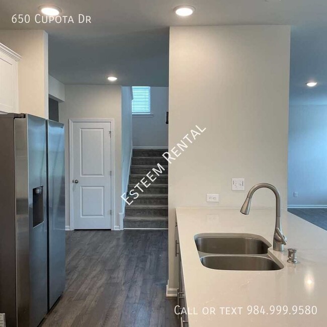 Building Photo - 650 Cupota Dr