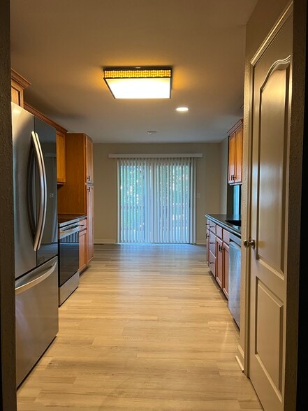 Kitchen - 4701 Rainbow Trout Dr