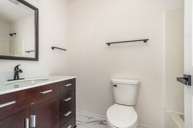 Building Photo - 135 President Ct