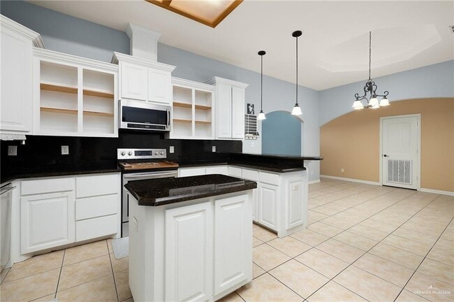 Building Photo - 30 Chloe Rae Cir