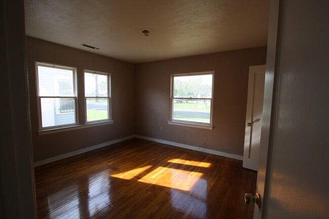 Building Photo - 4508 E Illinois Ave