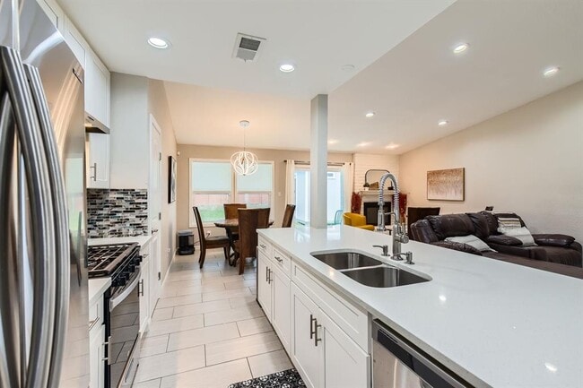 Building Photo - 10815 Lambert Cir