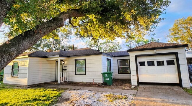 Building Photo - 618 Dunkley Dr