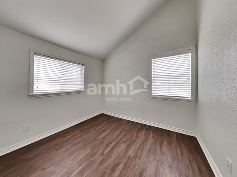 Building Photo - 416 Madison Pl