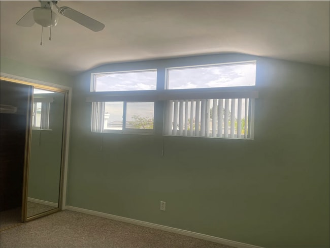 Building Photo - No back house!