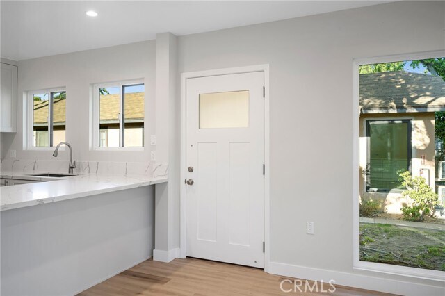 Building Photo - 417 Riverdale Dr