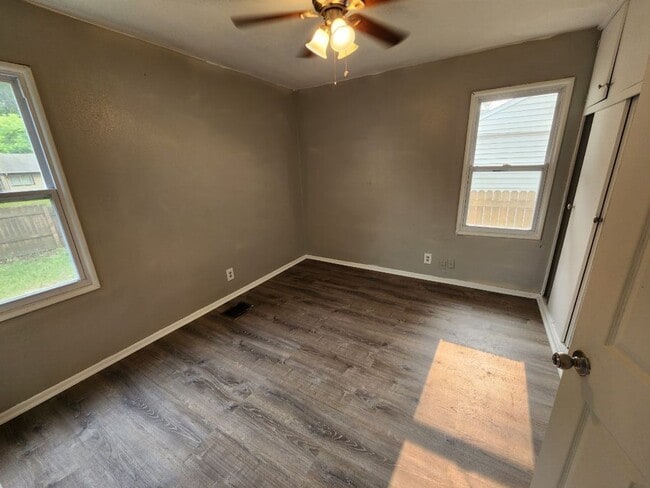 Building Photo - 3 Bdr Large Single Family House in a Nice ...