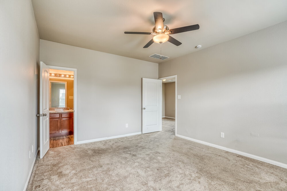 Building Photo - 18606 Cooper Ravine Way