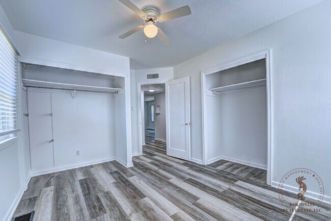 Building Photo - 1355 Mesa Ave
