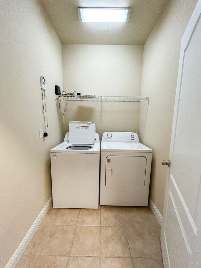 Building Photo - Chase Hollow #64