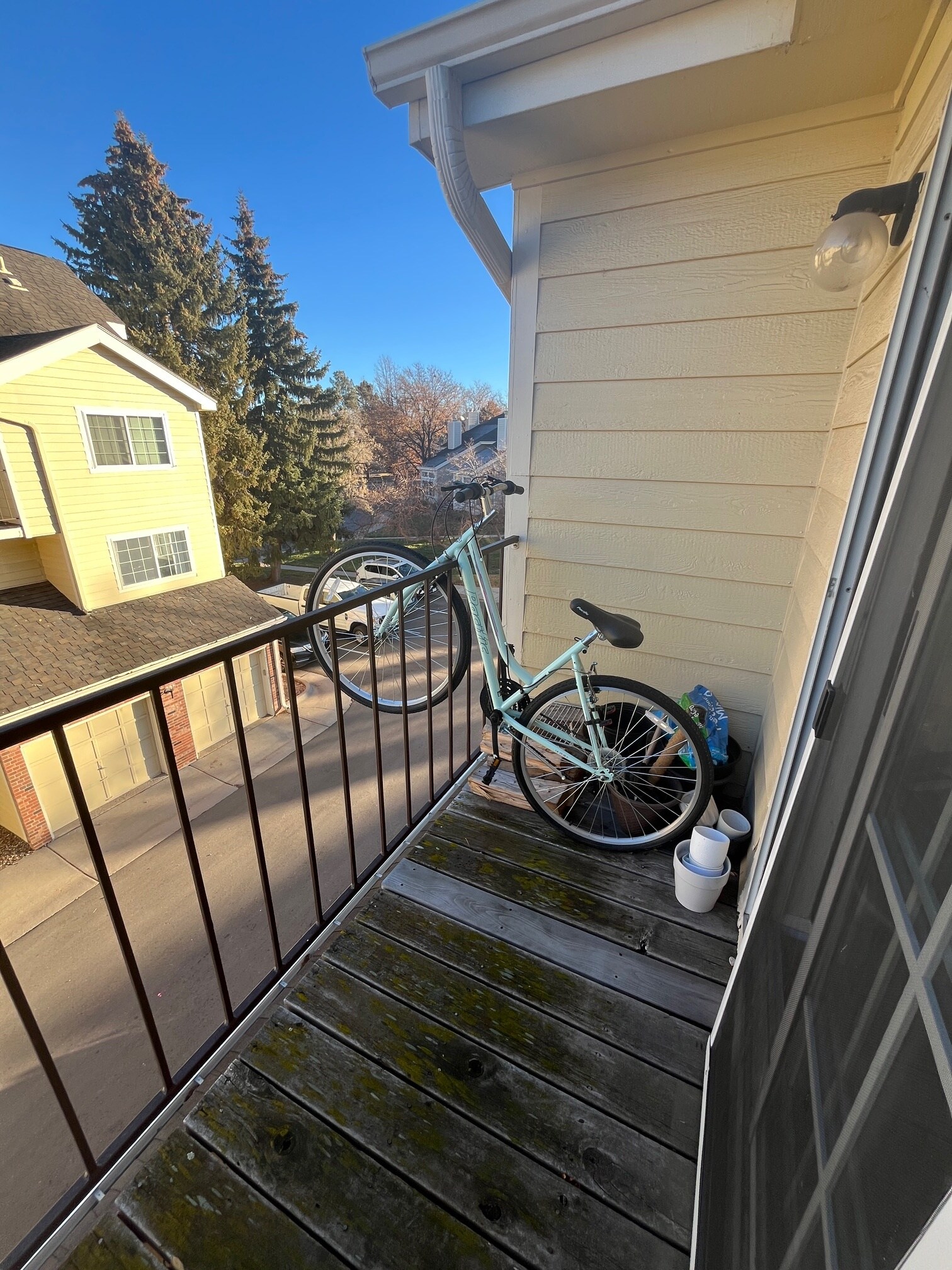 Building Photo - 13742 E Lehigh Ave