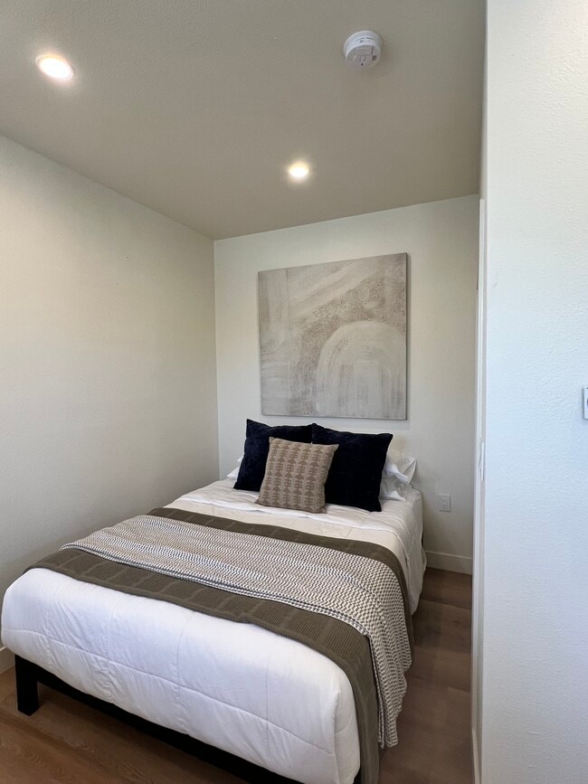 Building Photo - 16098 Calahan St