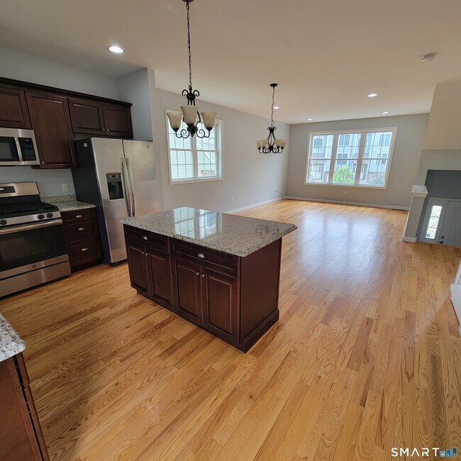 Building Photo - 19 Oak Meadows Dr