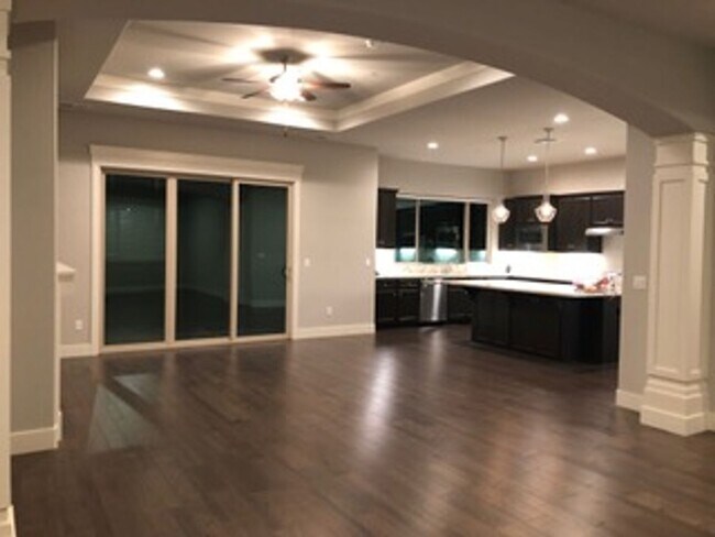 Building Photo - Stunning 3 Bedroom 2 Bath in Fair Oaks, CA