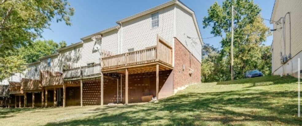 Building Photo - 116-115 Five Oaks Dr