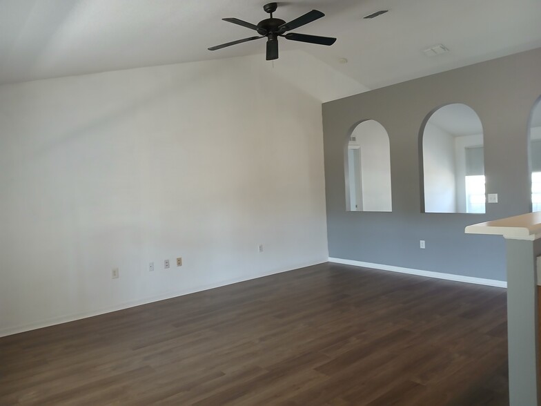 Building Photo - 3020 SE 45th Ct