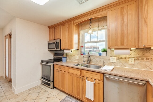 Building Photo - 411 Sailfish
