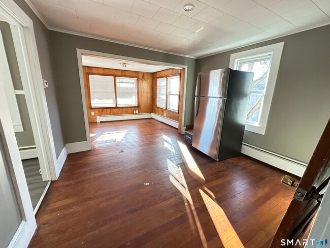 Building Photo - 40 Oak St