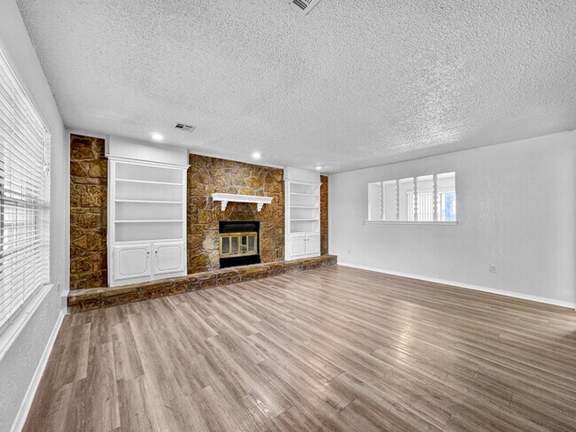 Building Photo - 2422 Ripple Creek Ln