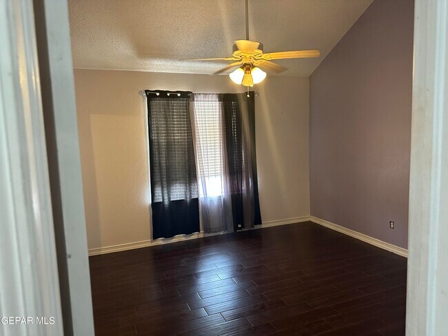 Building Photo - 408 Hadley Pl