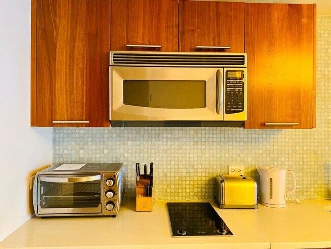 Building Photo - 6801 Collins Ave