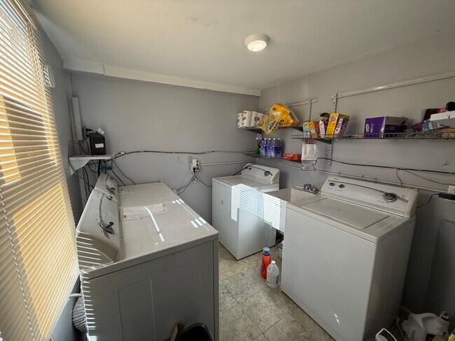 Building Photo - 5113 W Lexington St