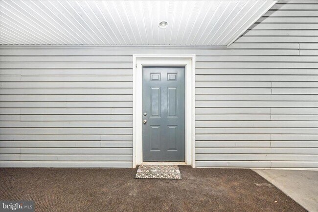 Building Photo - 10001 Vanderbilt Cir