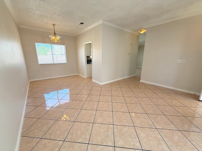 Building Photo - GORGEOUS 3BED/2.5BATH SINGLE FAMILY HOME