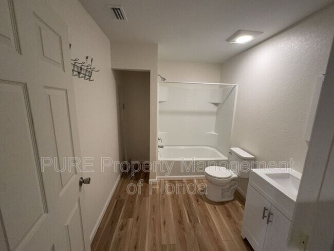 Building Photo - 11330 NE 66th Ln