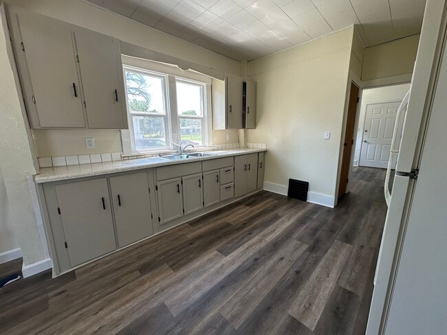 Building Photo - Charming 3 bedroom house $1125