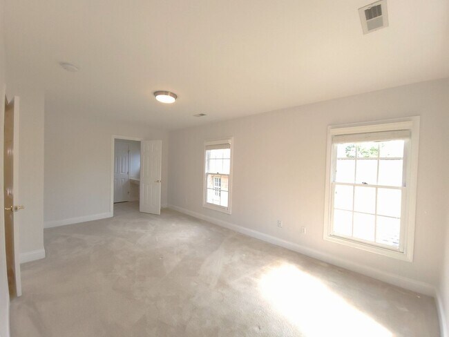Building Photo - Knoxville 37934 - 4 bedroom, 3.5 bath home...