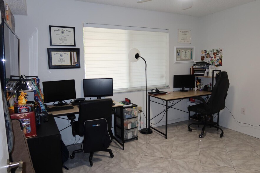 Building Photo - 9470 Tangerine Pl