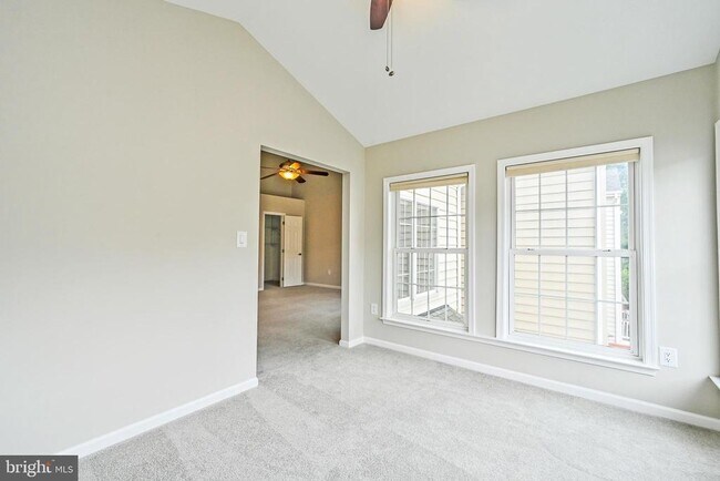 Building Photo - 4654 Hummingbird Ln