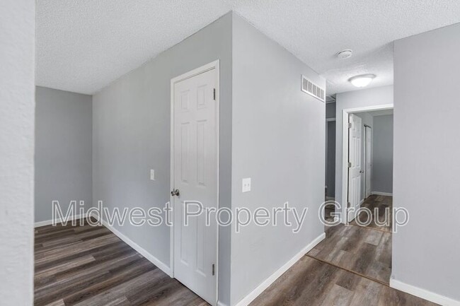 Building Photo - 2495 Lindsay Ln