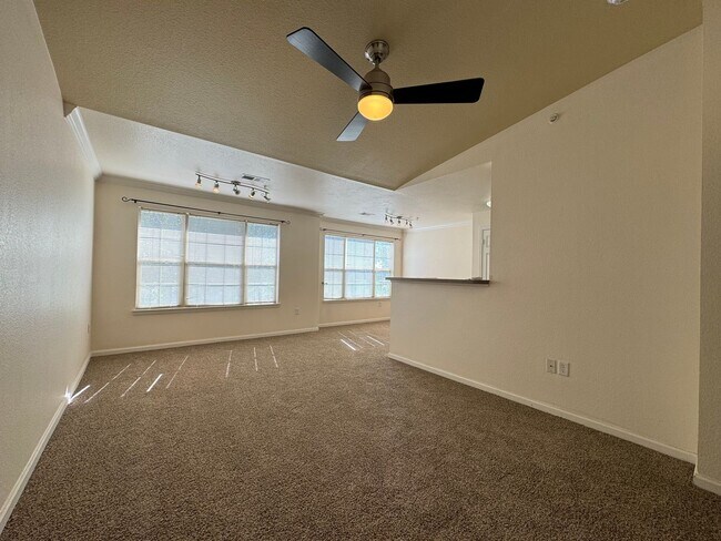 Building Photo - Nice Condo in South Ft. Collins