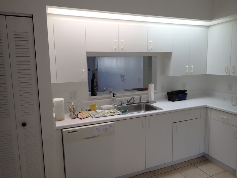 Building Photo - 1601 SW 128th Ter