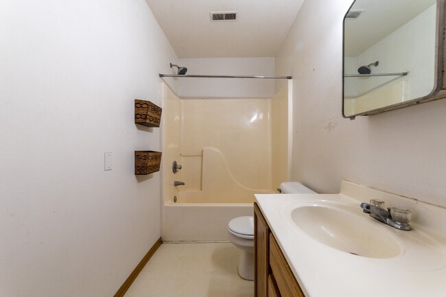 Building Photo - 107 N 1st St