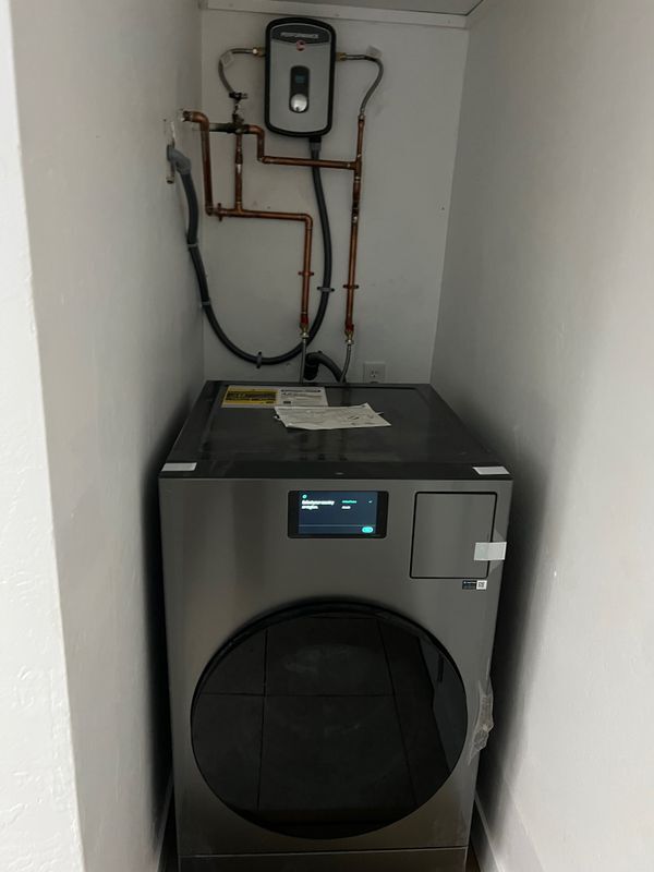 Building Photo - 2025 E 20th St