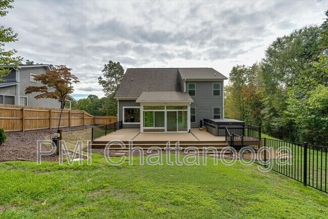 Building Photo - 8229 Pierpoint Dr