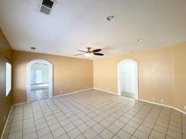 Building Photo - 7176 Husky Dr NE